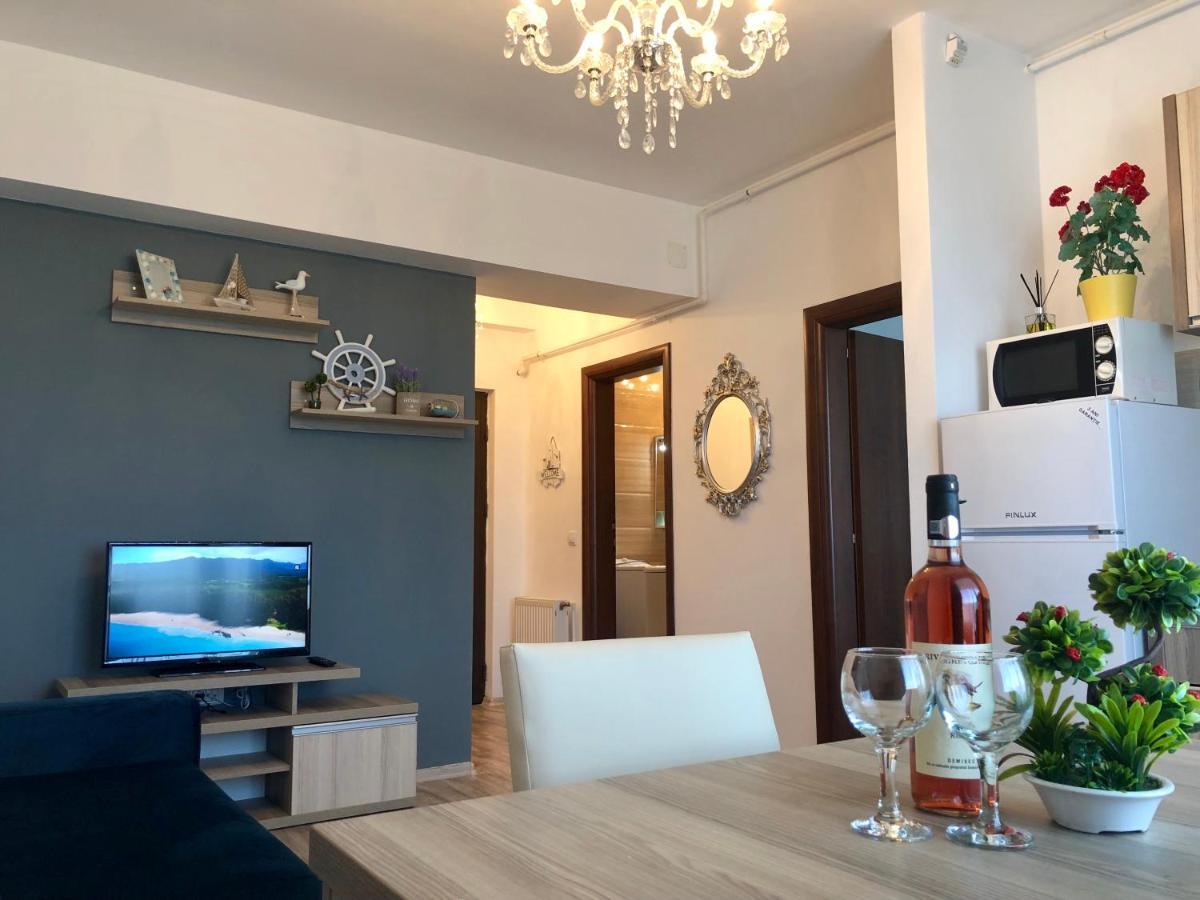 Valy Apartments Summerland Mamaia Exteriör bild