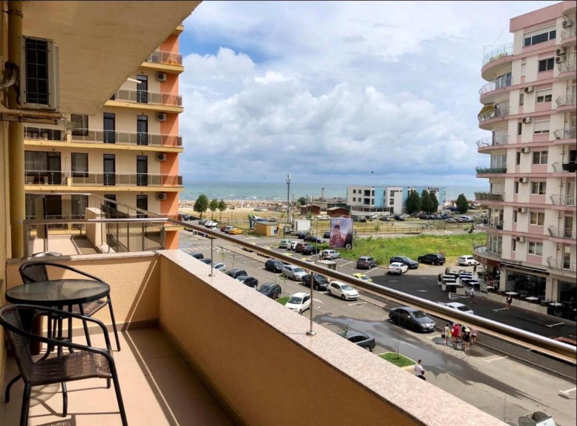 Valy Apartments Summerland Mamaia Exteriör bild