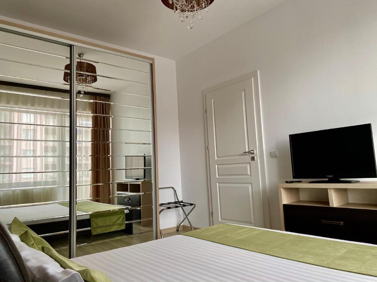 Valy Apartments Summerland Mamaia Exteriör bild