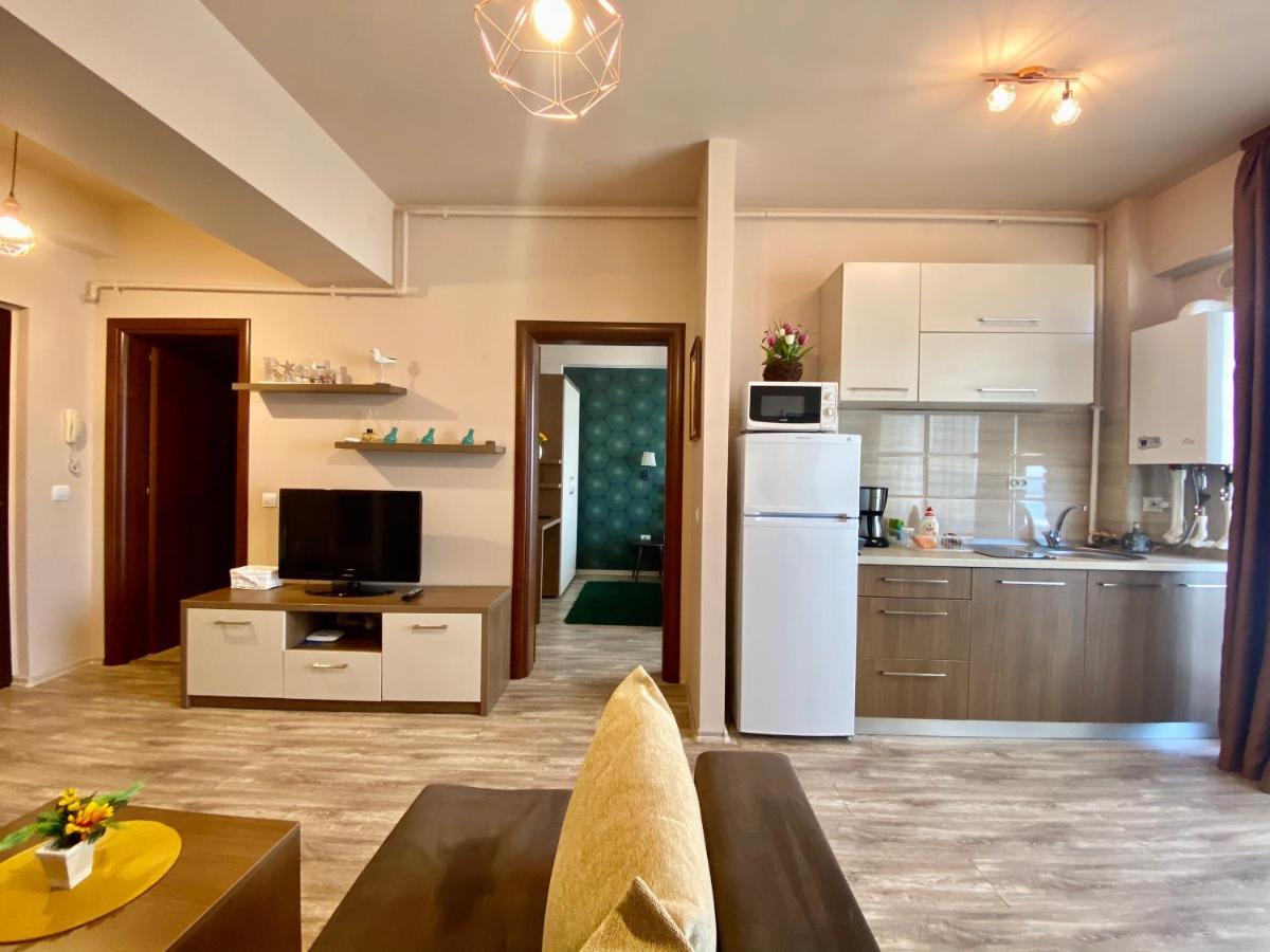 Valy Apartments Summerland Mamaia Exteriör bild