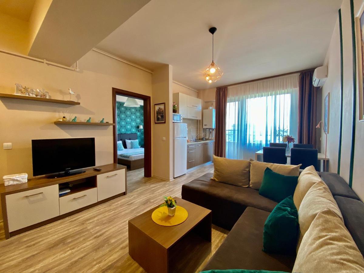 Valy Apartments Summerland Mamaia Exteriör bild