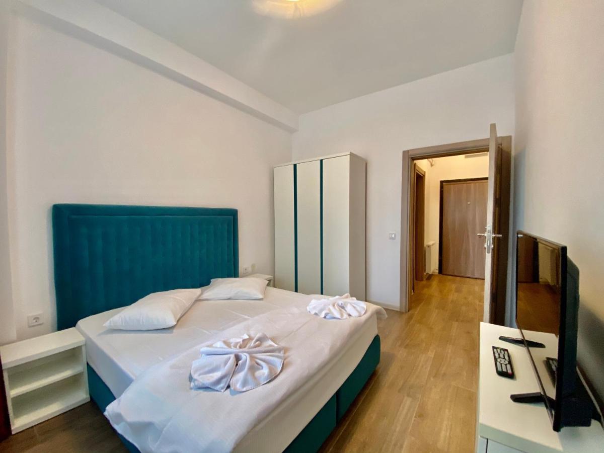 Valy Apartments Summerland Mamaia Exteriör bild