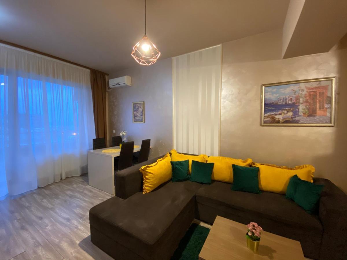 Valy Apartments Summerland Mamaia Exteriör bild