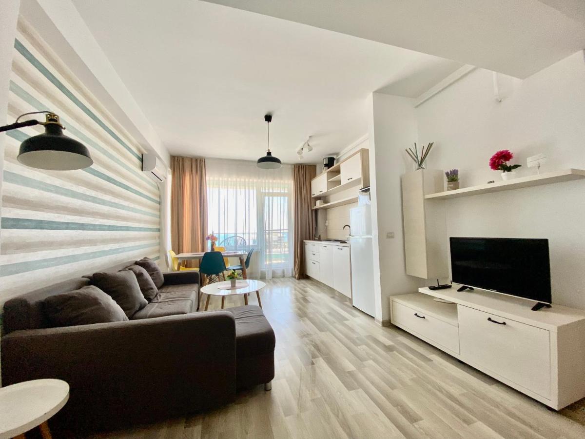 Valy Apartments Summerland Mamaia Exteriör bild