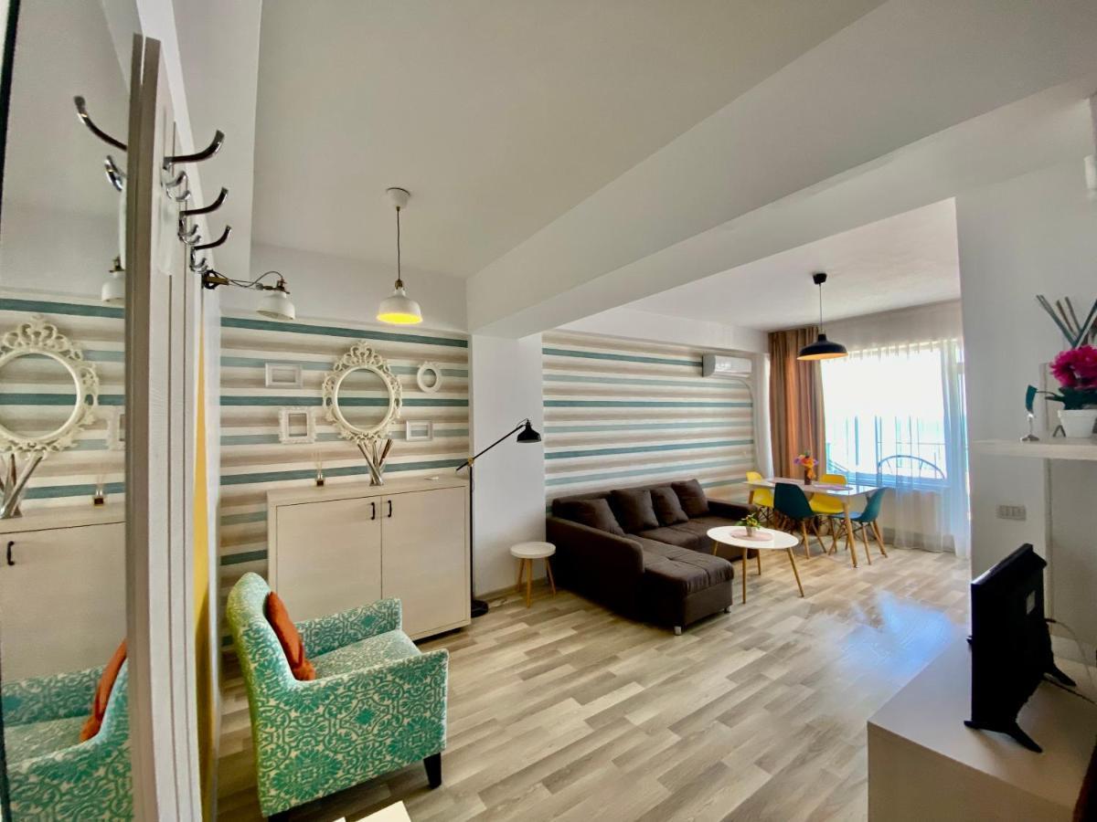 Valy Apartments Summerland Mamaia Exteriör bild