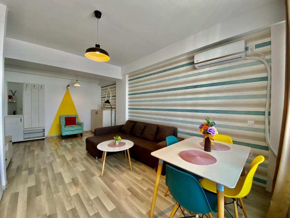 Valy Apartments Summerland Mamaia Exteriör bild