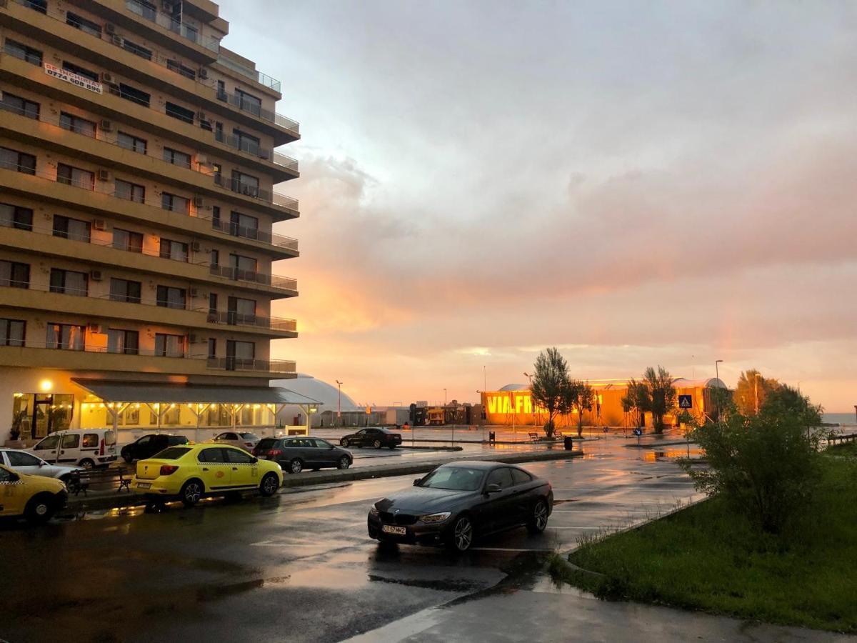 Valy Apartments Summerland Mamaia Exteriör bild