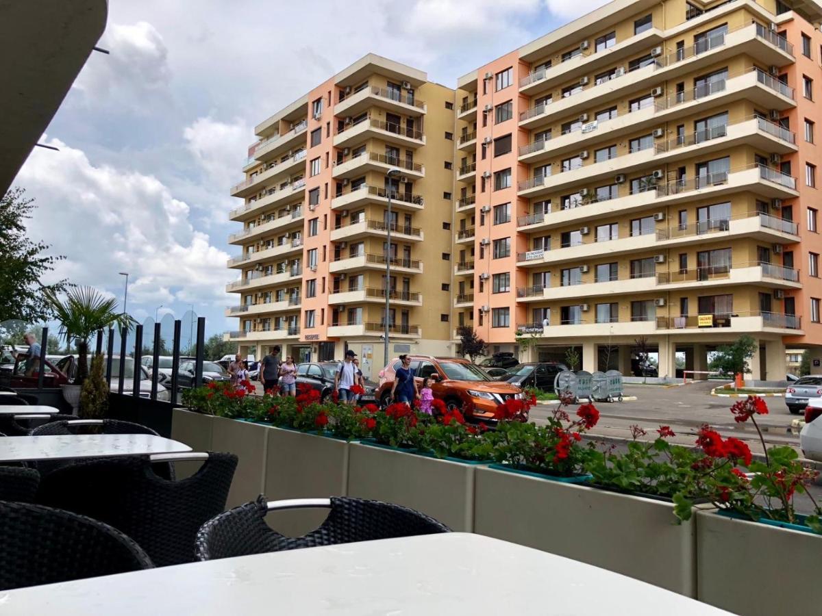 Valy Apartments Summerland Mamaia Exteriör bild