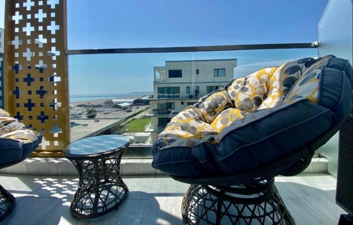 Valy Apartments Summerland Mamaia Exteriör bild