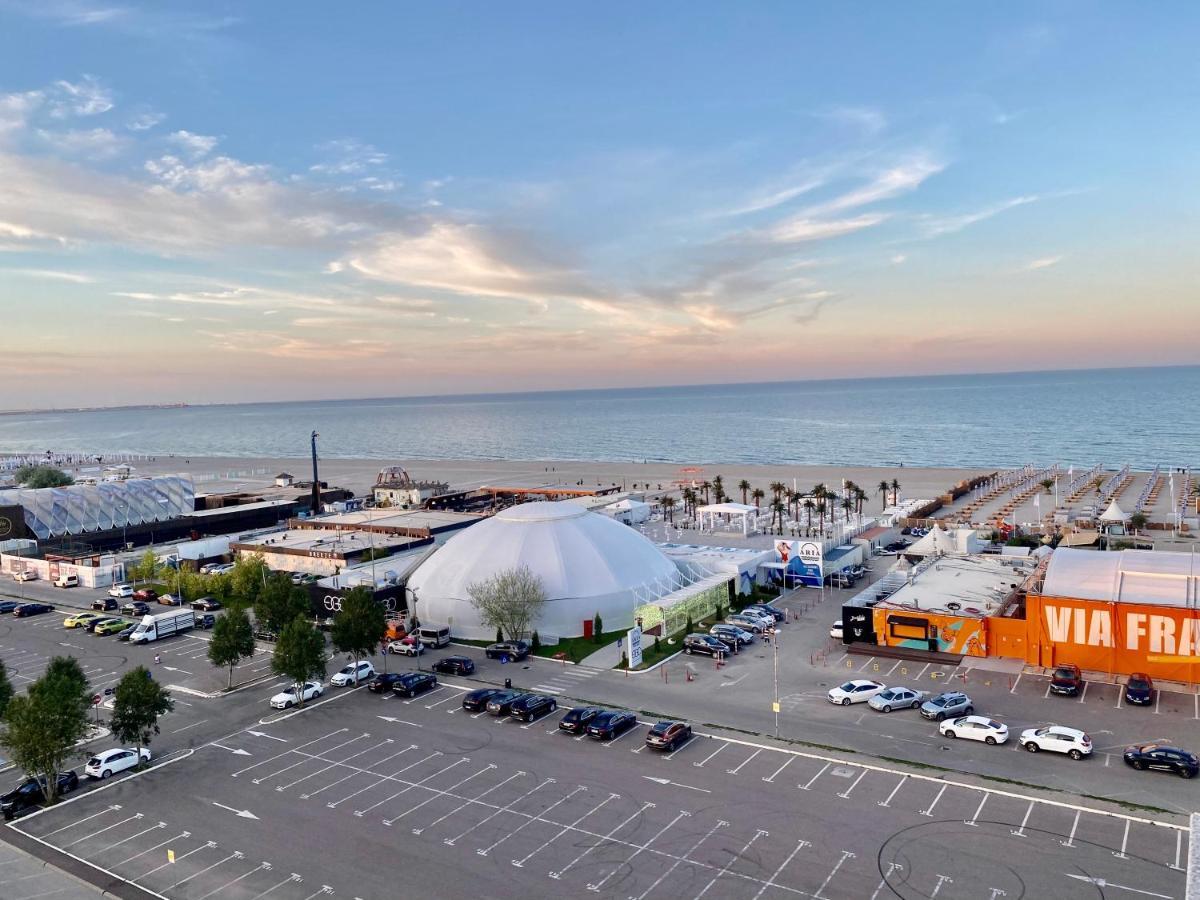 Valy Apartments Summerland Mamaia Exteriör bild