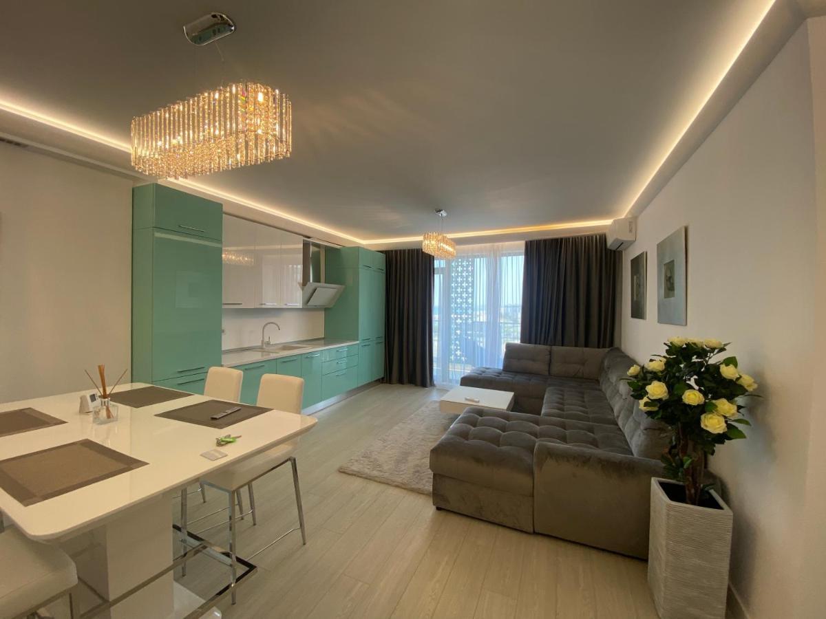Valy Apartments Summerland Mamaia Exteriör bild
