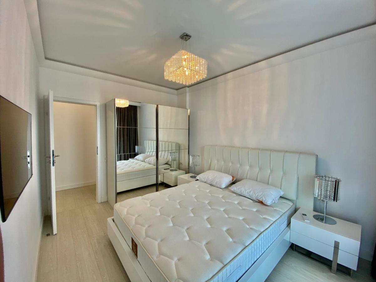 Valy Apartments Summerland Mamaia Exteriör bild