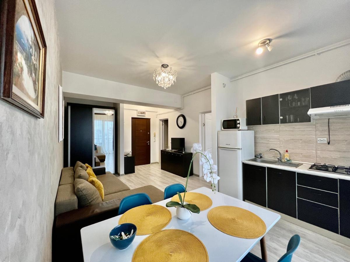 Valy Apartments Summerland Mamaia Exteriör bild