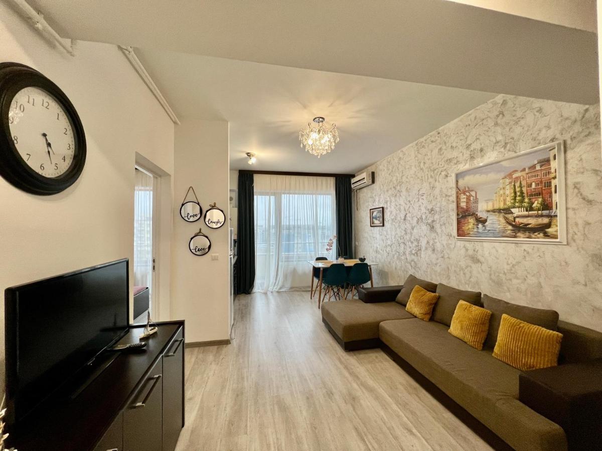 Valy Apartments Summerland Mamaia Exteriör bild
