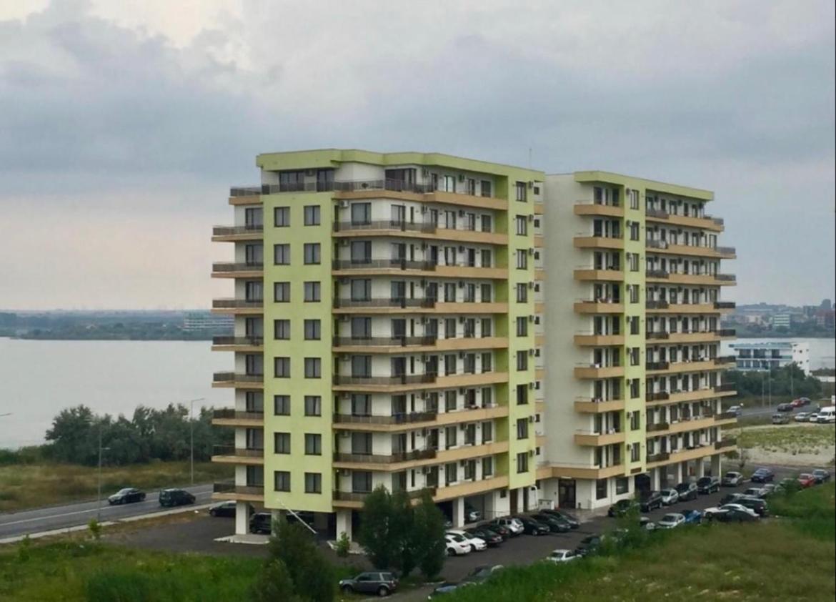 Valy Apartments Summerland Mamaia Exteriör bild