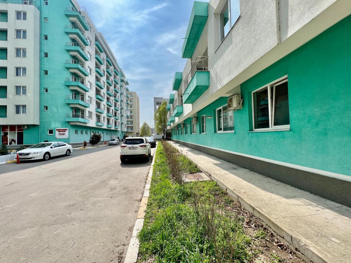 Valy Apartments Summerland Mamaia Exteriör bild