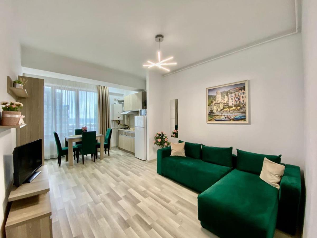 Valy Apartments Summerland Mamaia Exteriör bild