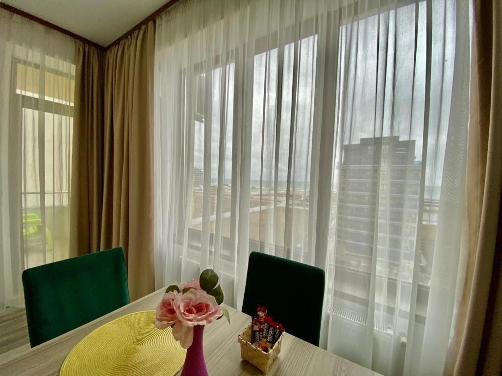 Valy Apartments Summerland Mamaia Exteriör bild