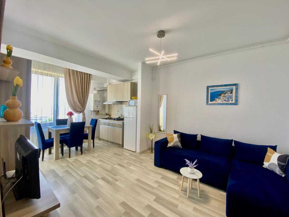Valy Apartments Summerland Mamaia Exteriör bild