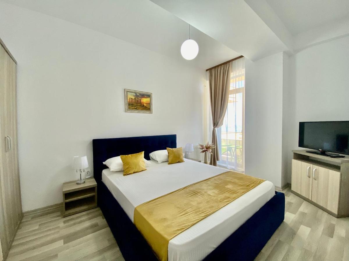 Valy Apartments Summerland Mamaia Exteriör bild