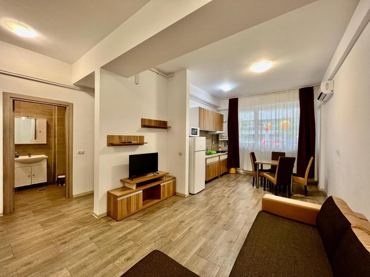 Valy Apartments Summerland Mamaia Exteriör bild