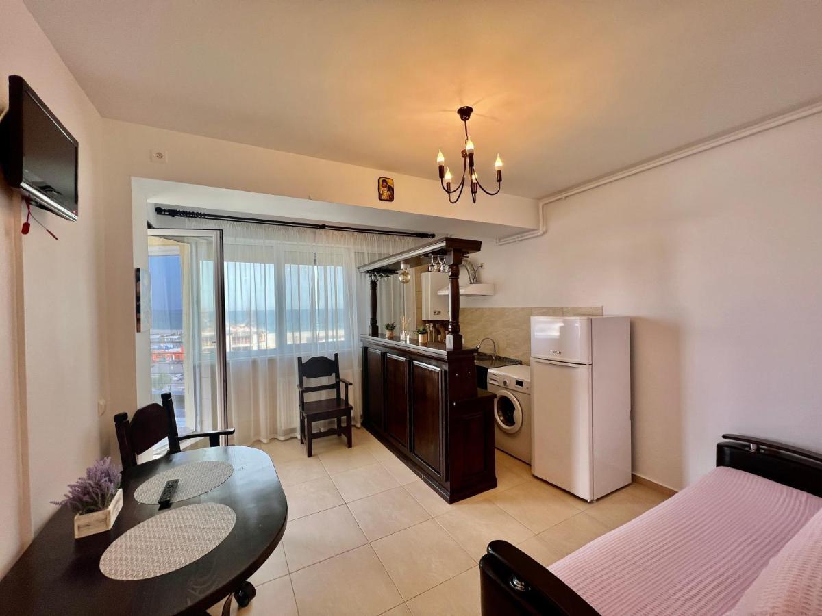 Valy Apartments Summerland Mamaia Exteriör bild