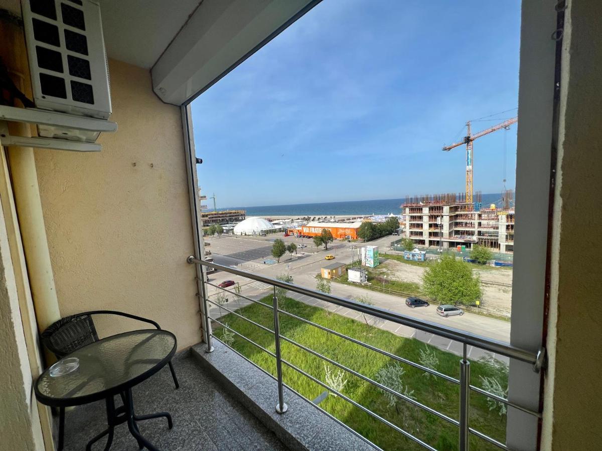 Valy Apartments Summerland Mamaia Exteriör bild