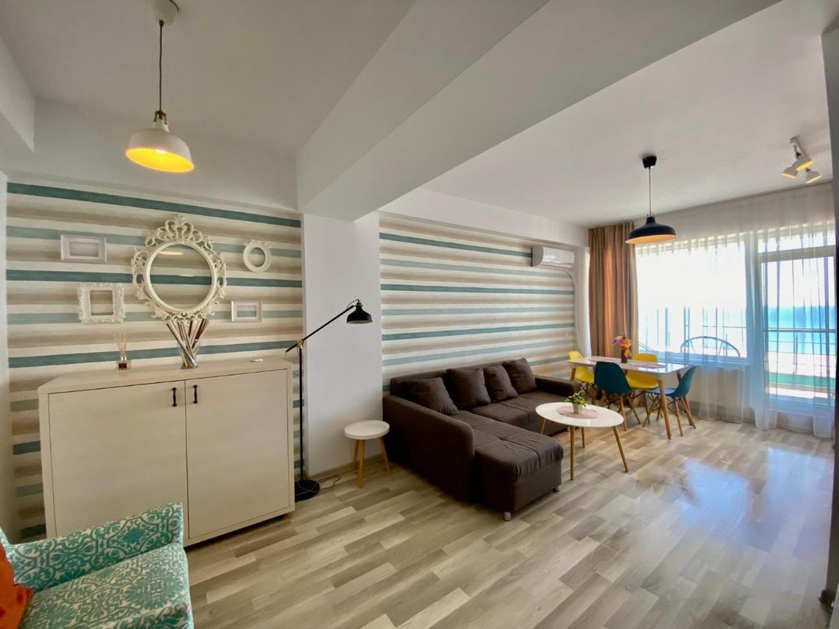 Valy Apartments Summerland Mamaia Exteriör bild